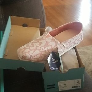 Tom's Coral Almond Flocked Glitter Cheetah Shoes